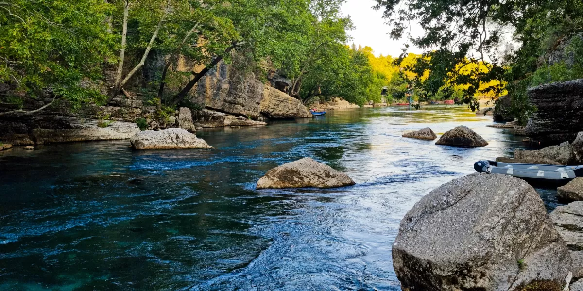Ilustrasi sungai meluap. (Pexels/ Baro)
