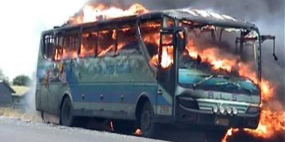 Kondisi bus ALS pasca tabrakan dengan truk tanki di Muratara Sumsel (X/@indepenSumatera)