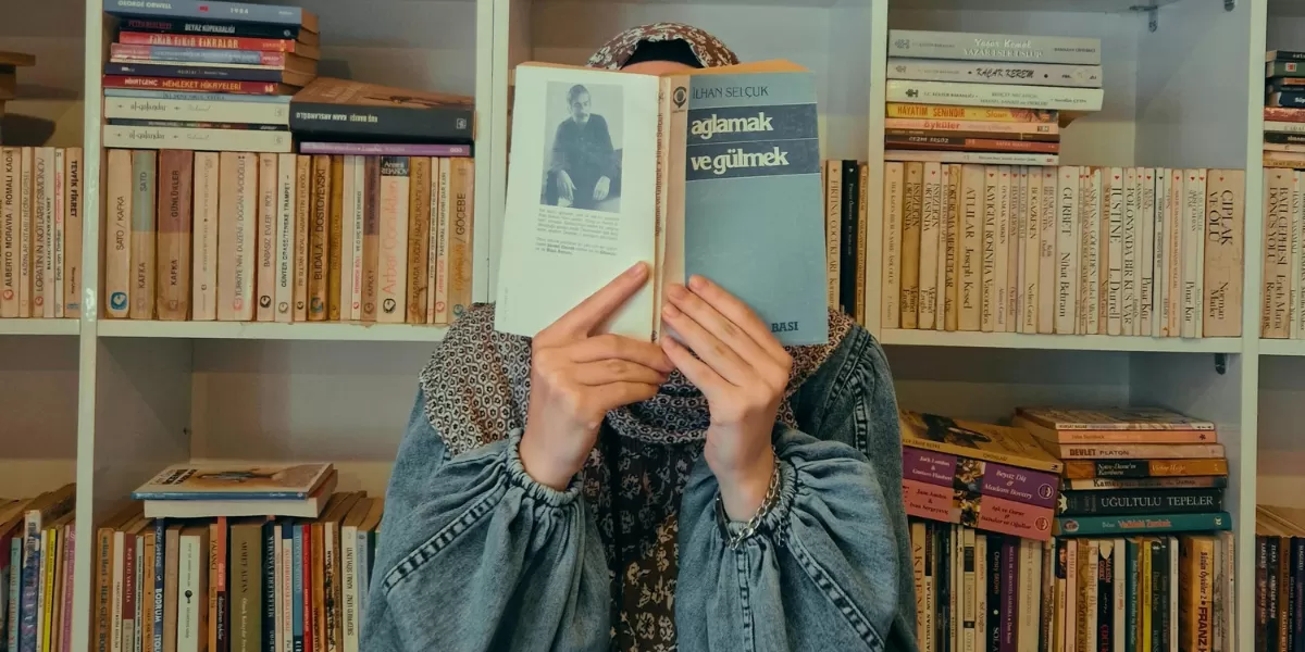 Ilustrasi ucapan Hari Buku Nasional 17 Mei 2026. (Pexels/LAYİHA )