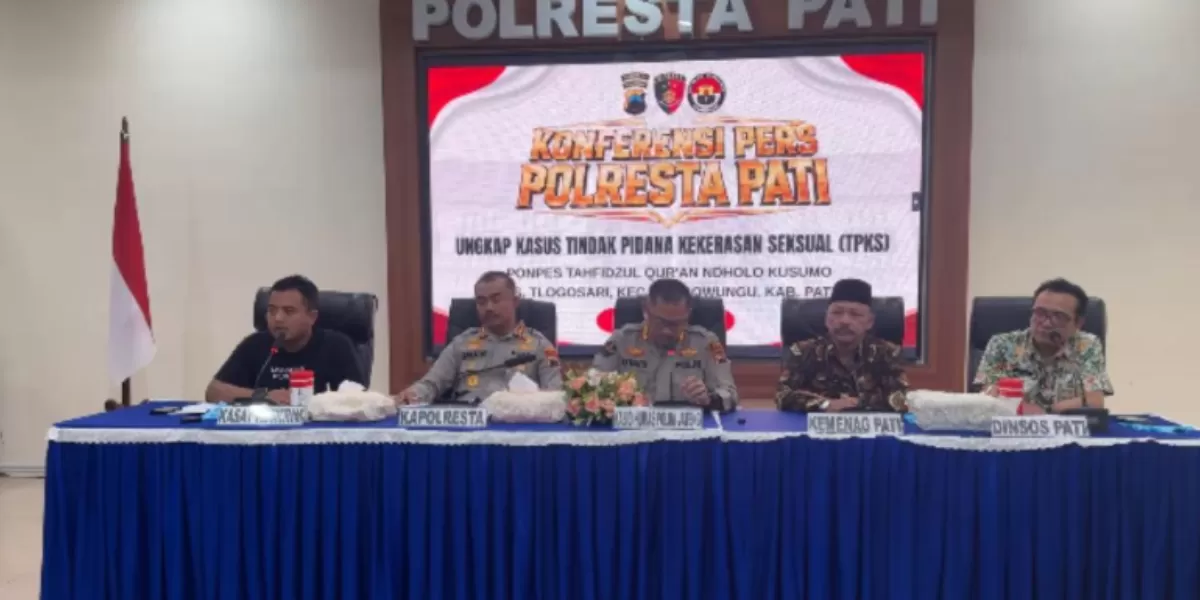 Konferensi pers kasus dugaan pencabulan oleh pengasuh Ponpes Ndholo Kusumo, Pati.  (YouTube.com / Polresta Pati Official)