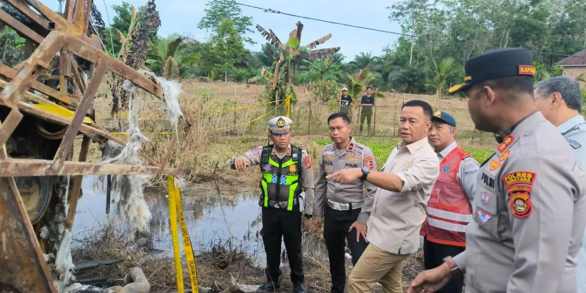 Ditjen Hubdat Kemenhub saat mendatangi lokasi kecelakaan bus ALS vs truk tanki di Muratara (hubdat.kemenhub.go.id)