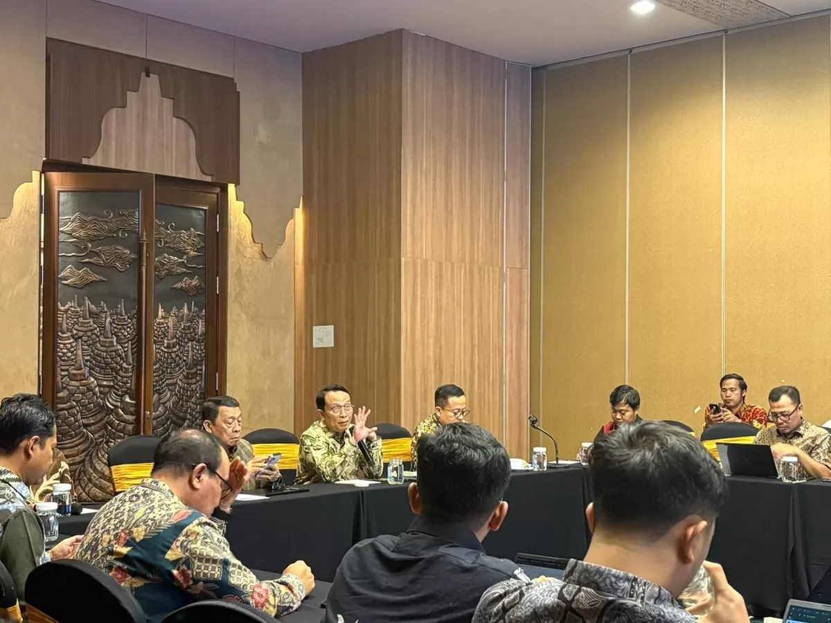 Pelaksanaan penyusunan daftar informasi publik. (Dok UIN KHAS Jember)