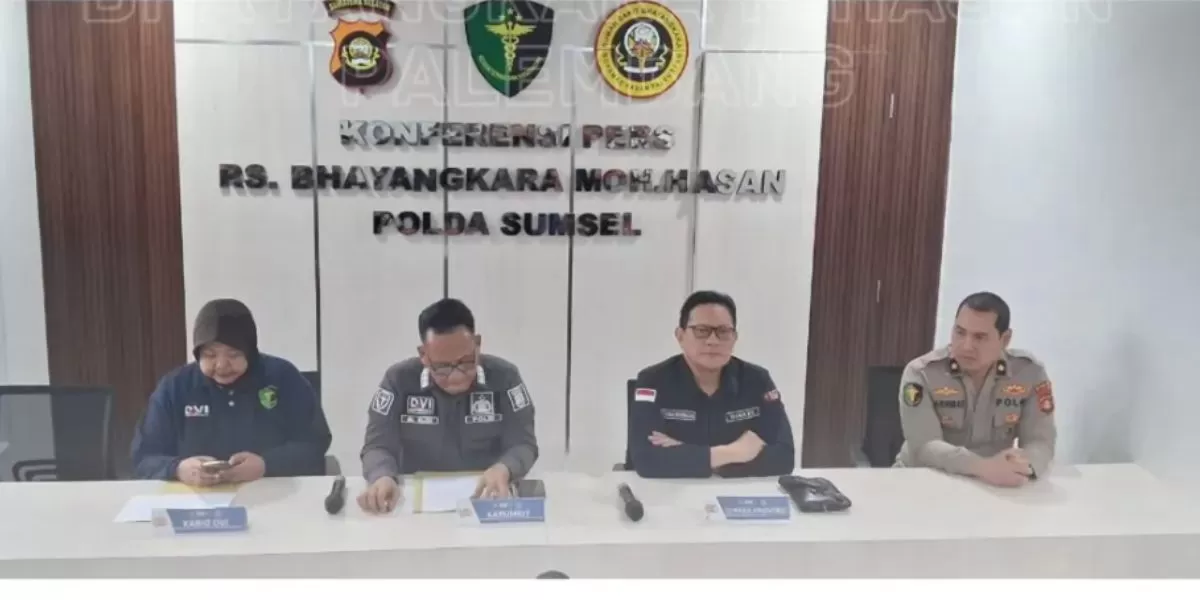 Kepala RS Bhayangkara Palembang saat konferensi pers (Instagram/@rsbhayangkaraplg)