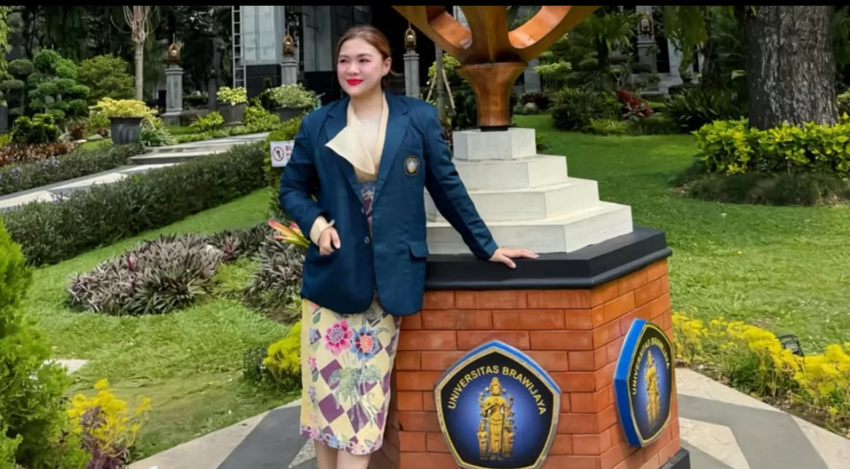 Potret penyanyi Vicky Shu yang kini tengah melanjutkan kuliah S2 setelah sempat tertunda dan menunggu bertahun-tahun.   (Instagram/vickyshu)