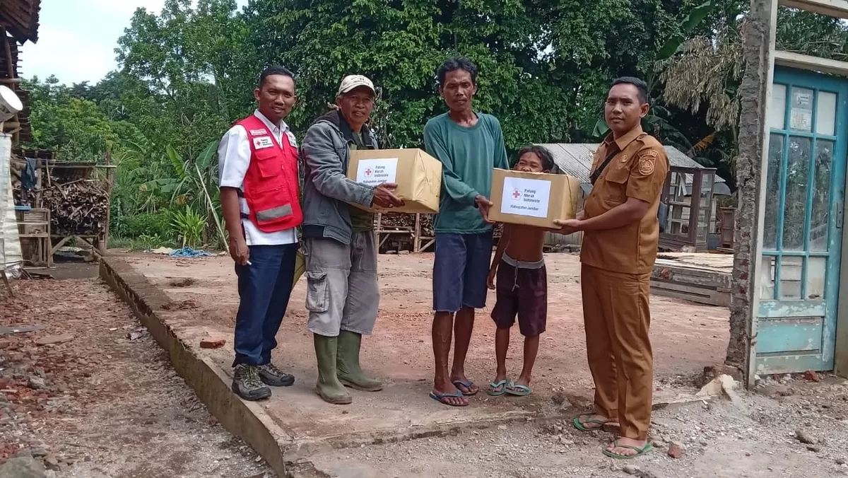 Bantuan disalurkan oleh PMI Jember. (Dok. PMI Jember)