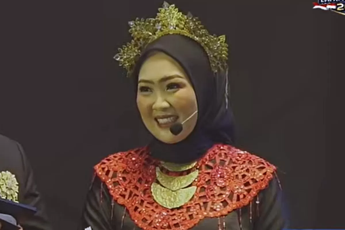 Potret Shindy Luthfiana, MC Lomba Cerdas Cermat Empat Pilar MPR RI meminta maaf karena perkataannya yang dinilai bisa mematahkan semangat peserta dari SMAN 1 Pontianak (YouTube MPRGOID)