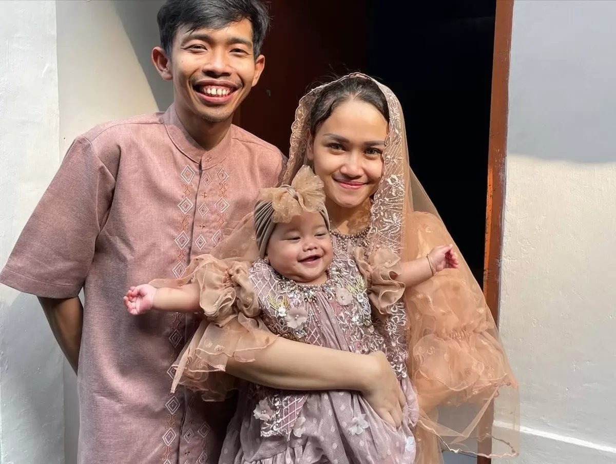 Rumah tangga Dede Sunandar dan Karen Hertatum retak usai ramai konflik KDRT dan dugaan selingkuh yang dilakukan oleh sang komedian. (Instagram.com/@dede_sunandar)