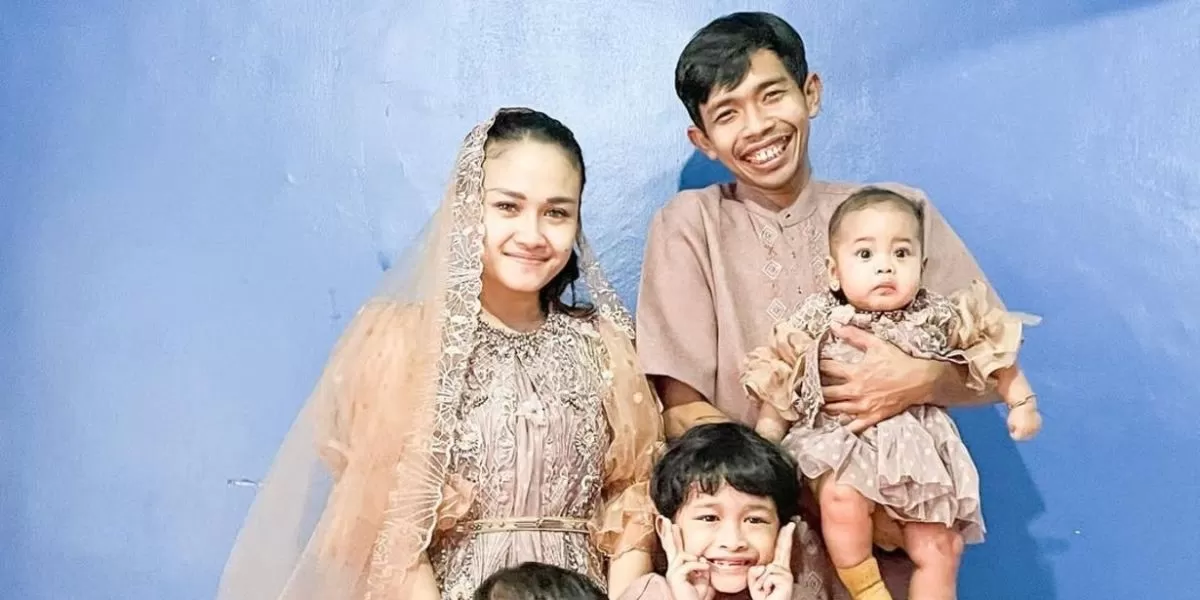 Karen Hertatum buka suara soal hubungannya dengan sang suami, Dede Sunandar yang rumit dengan berbagai masalah dan konflik.  (Instagram.com/@dede_sunandar.)