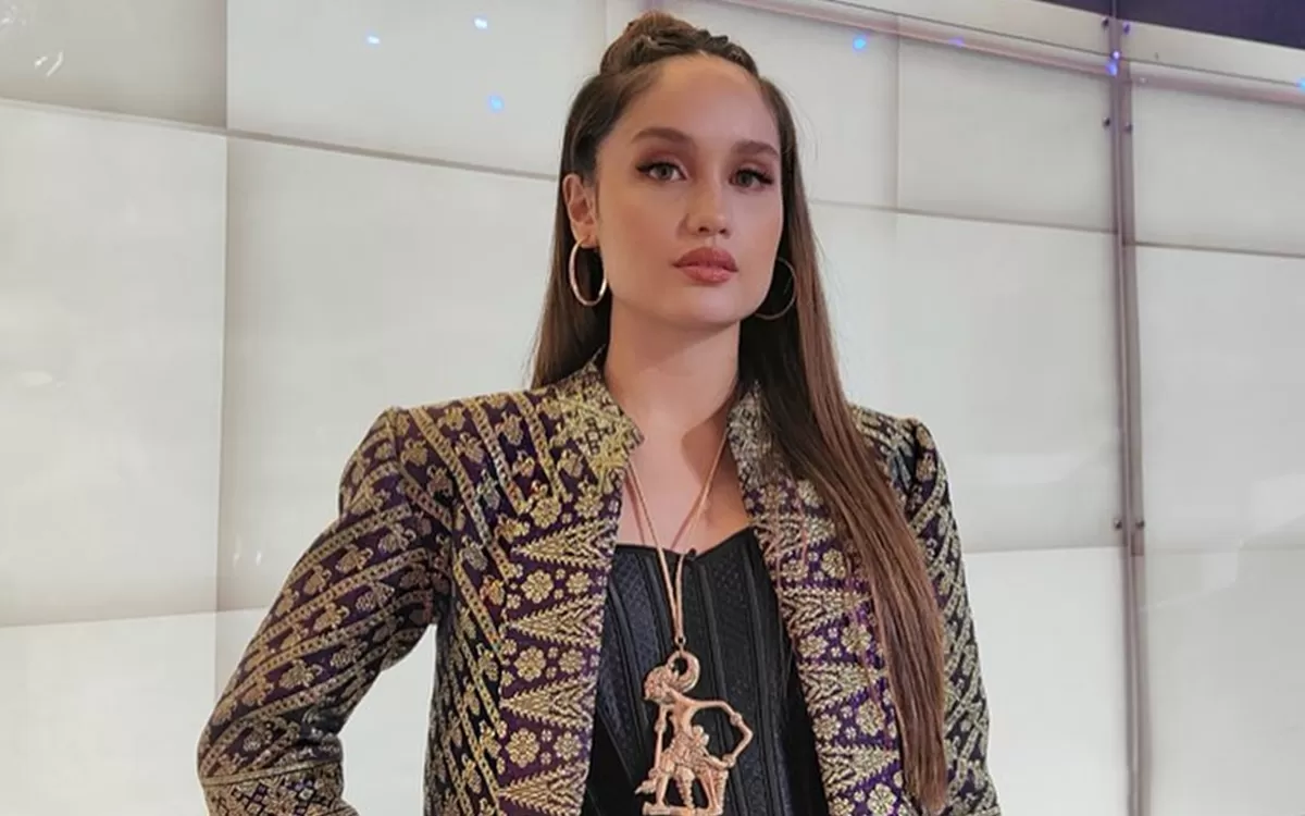 Cinta Laura ikut menyuarakan kekecewaan pada tuntutan jaksa 18 tahun terhadap Nadiem Makarim yang menjadikan anak muda takut berperan memajukan bangsa (Instagram/claurakiehl)
