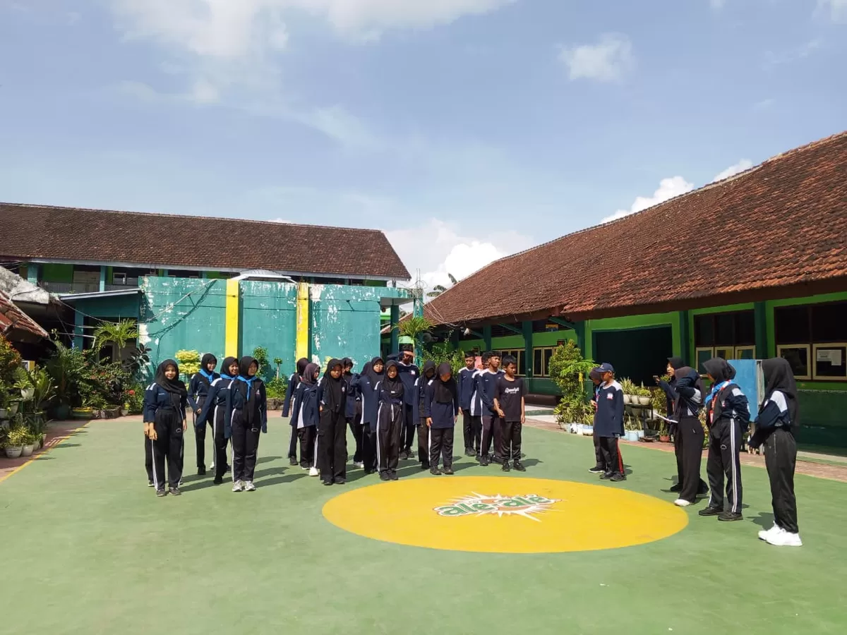 Aksi nyata penuh kepedulian ditunjukkan oleh para remaja yang tergabung dalam Palang Merah Remaja (PMR) SMPN 1 Rambipuji. Pada Sabtu (16/5/2026). (Dok. PMI Jember)