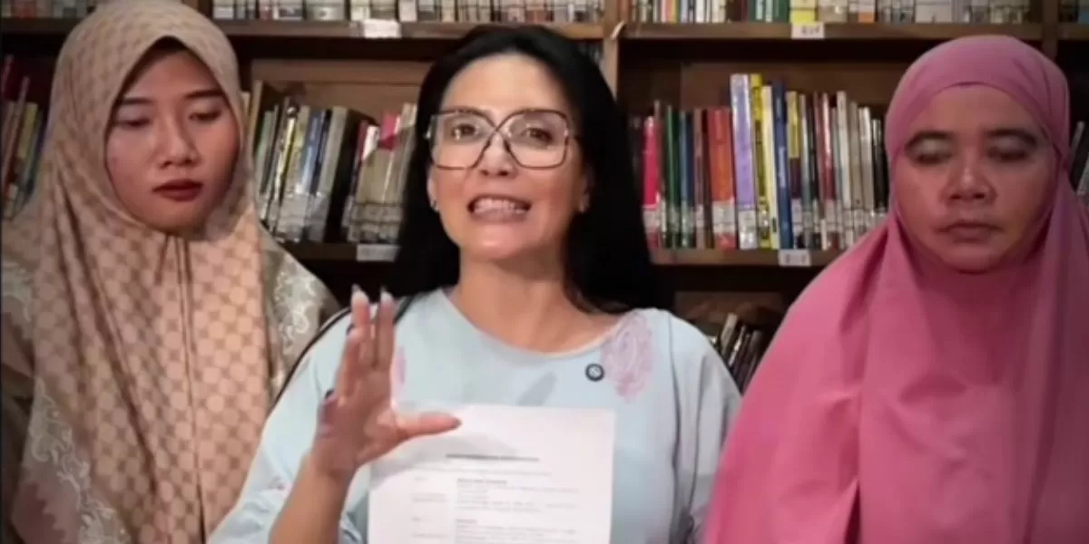 Rieke Diah Pitaloka saat mendampingi Herawati eks pembantu Erin. (YouTube Cumicumi )