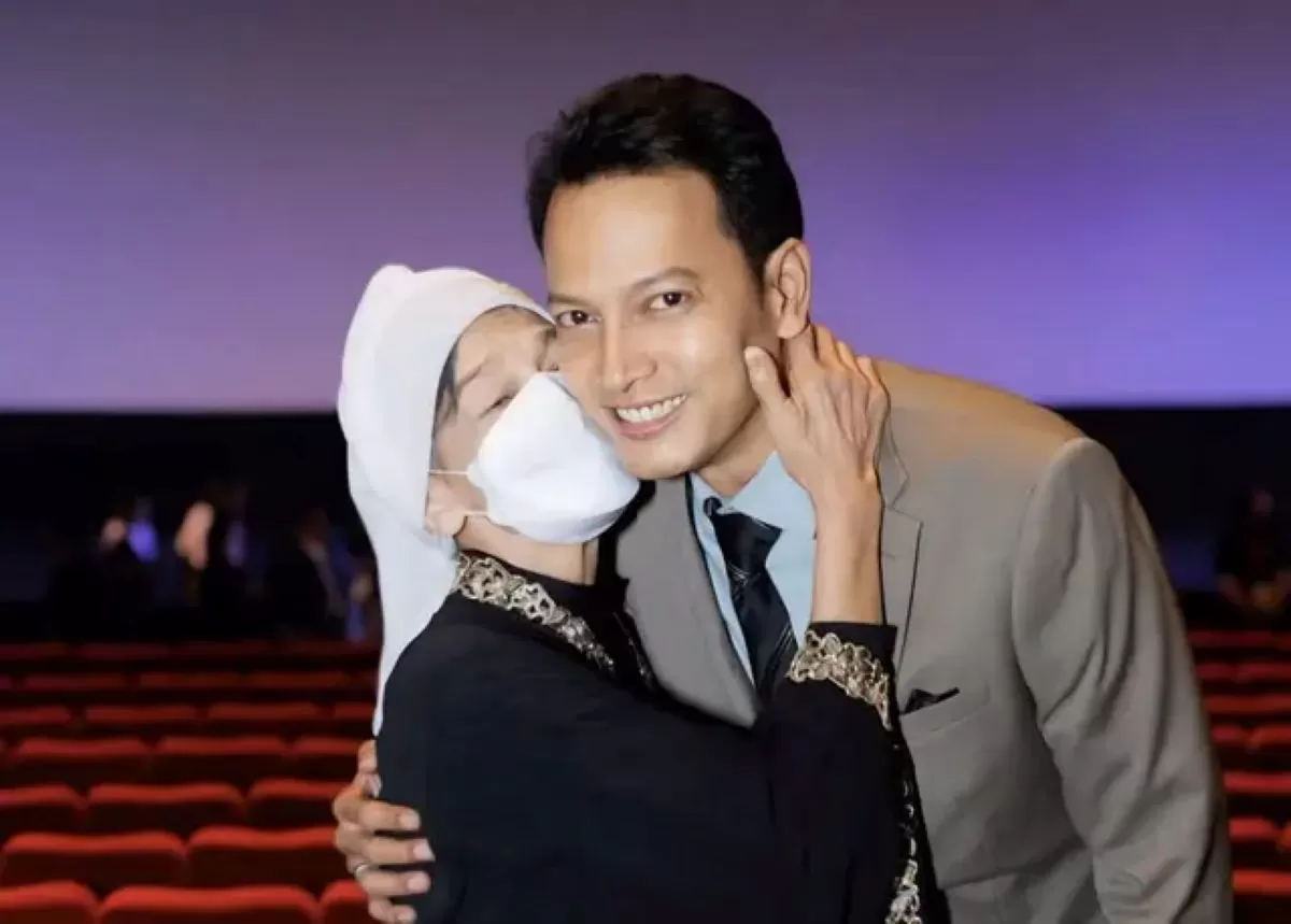 Fedi Nuril merasa terpukul setelah kepergian sang ibunda, keluarga ungkap permintaan terakhir Mama Gusmawati sebelum wafat (Instagram/fedinuril)