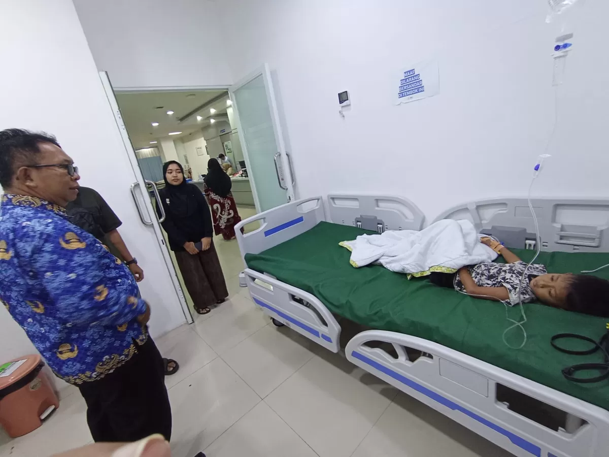 Kondisi anak yang mengalami keracunan MBG. (Angga Juli Setiawan/SketsaNusantara.id)