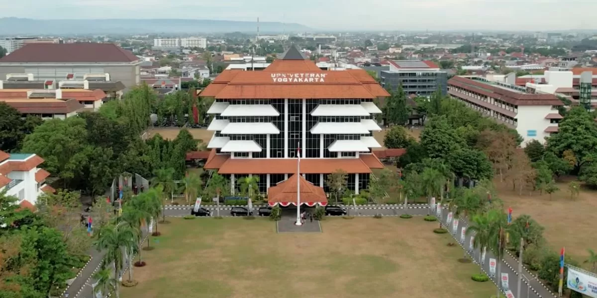 Kampus UPN Veteran Yogyakart yang disorot usai kasus kekerasan seksual dosennya viral (YouTube UPN 'Veteran' Yogyakarta)
