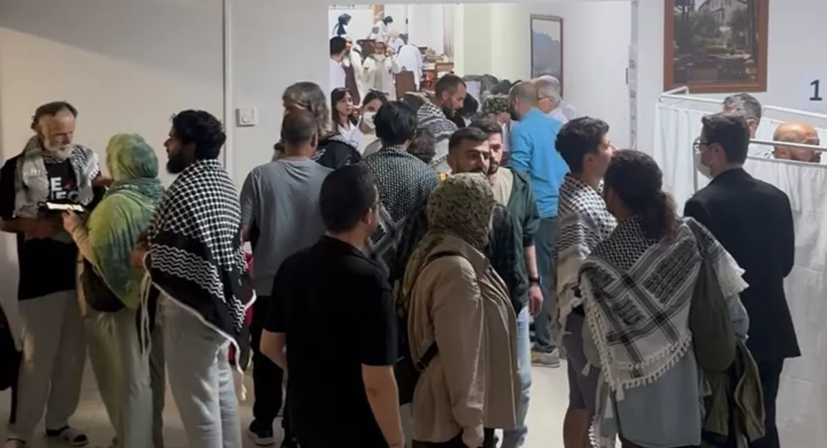 Potret para aktivis termasuk 9 WNI yang melakukan pemeriksaan kesehatan saat tiba di Turki, pasca penahanan Israel (Instagram/chikifawzi)