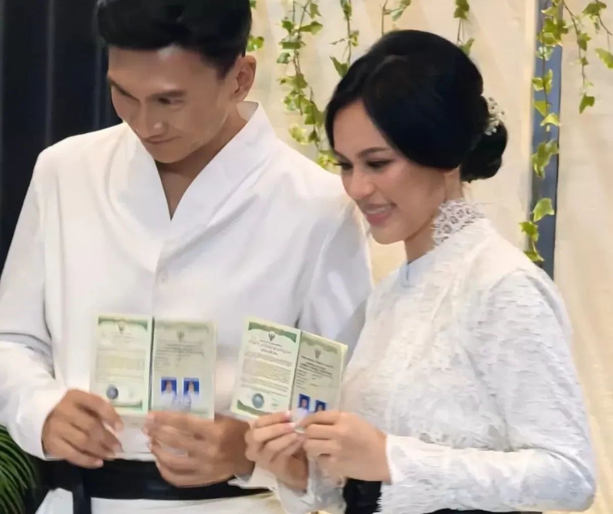 Anji diklaim temannya, John BLF jadi makin bucin semenjak pacaran dengan Desy dan kini sudah resmi menikah dan berencana untuk bulan madu dalam waktu dekat. (Instagram.com/@henrykurniaadhi.lbf)