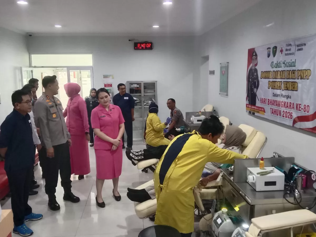 Menjelang Hari Bhayangkara ke-80, Kepolisian Resor (Polres) Jember menggelar aksi kemanusiaan donor darah di Unit Donor Darah (UDD) PMI Kabupaten Jember. (Dok. PMI Jember)