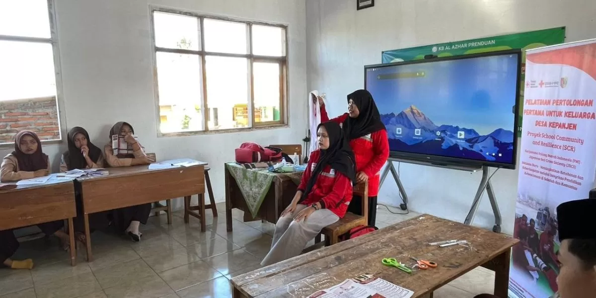 Relawan SIBAT Kepanjen saat mengedukasi siswa SMP AN NISA (Dok. SIBAT Kepanjen)