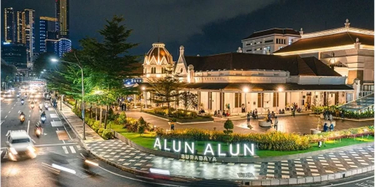 Alun alun Kota Surabaya (surabaya.go.id)