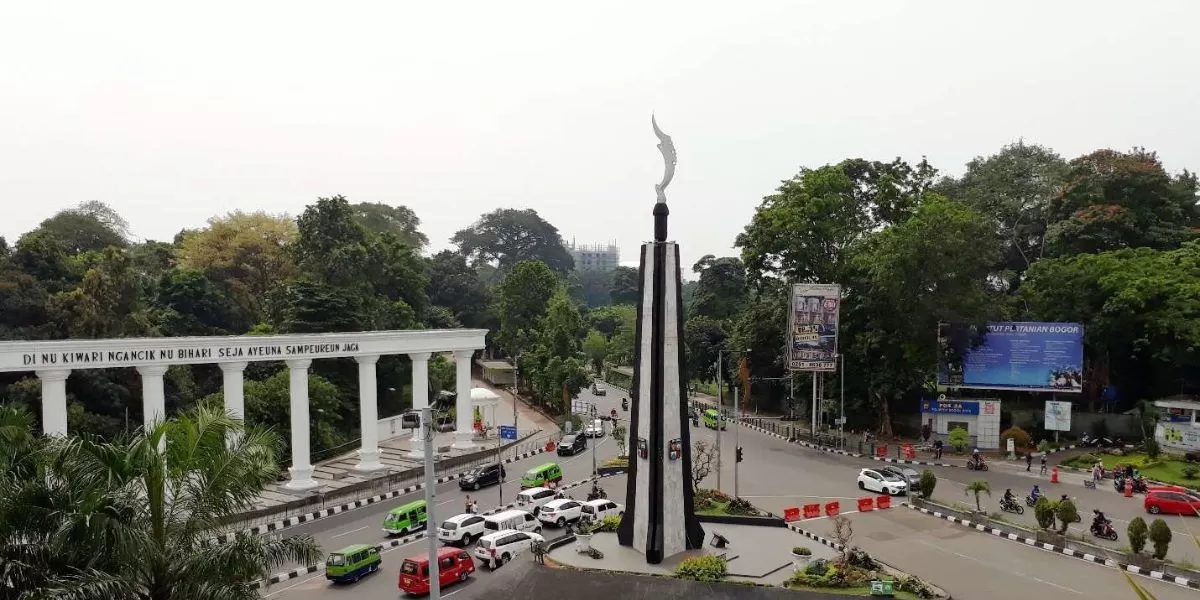 Tugu Kujang yang jadi lambang Kota Bogor (djkn.kemenkeu.go.id)