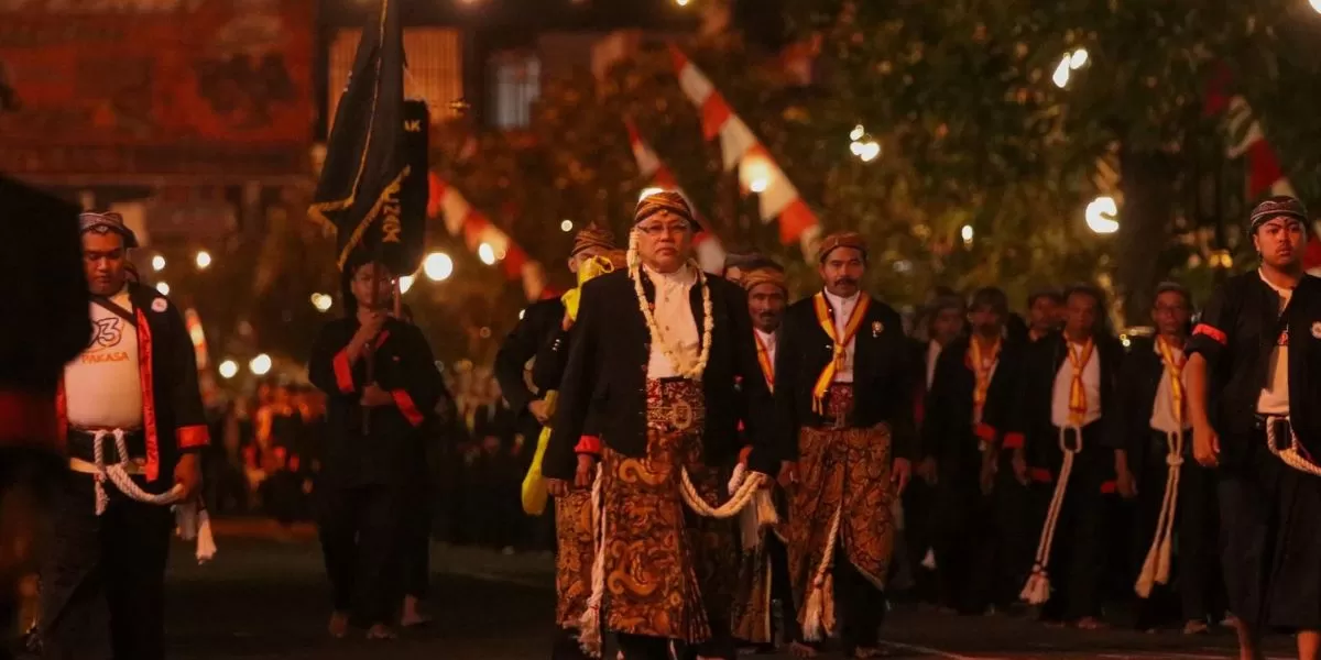 Salah satu tradisi malam 1 Suro di Ponogoro Jawa Timur (disbudparpora.ponorogo.go.id)