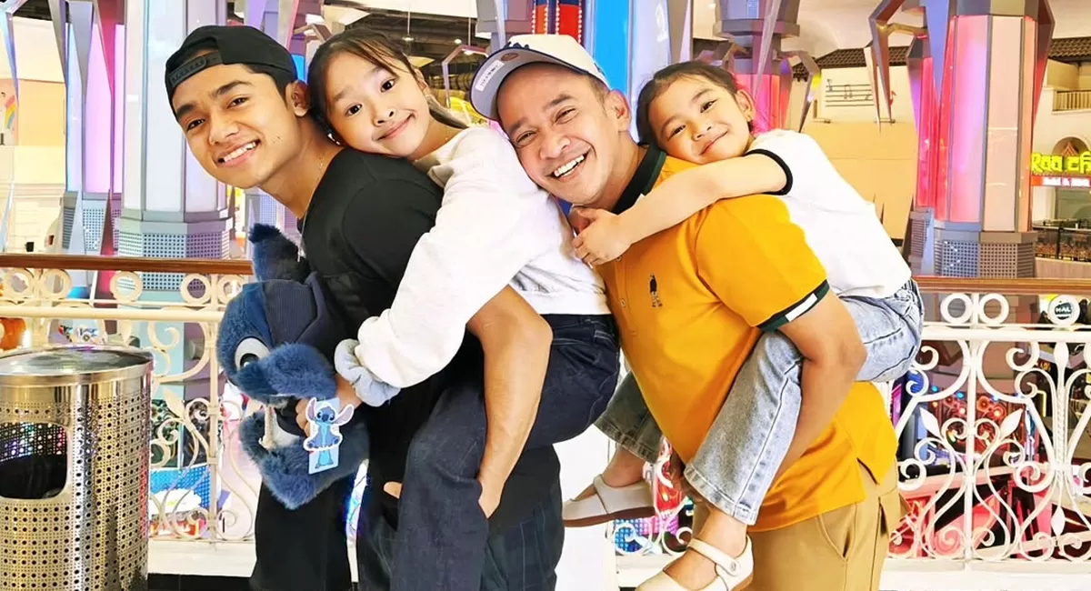 Potret Ruben Onsu unggah video kenangan bersama ketiga anak-anaknya, akui kangen bertemu serta bermain bersama dengan sang buah hati di hari ulang tahun Thalia dan Thania (Instagram/ruben_onsu)