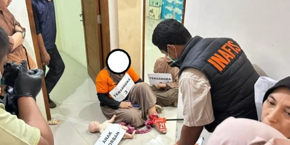 Rekonstruksi para pelaku Daycare Little Aresha. (Jogja.polri.go/id)