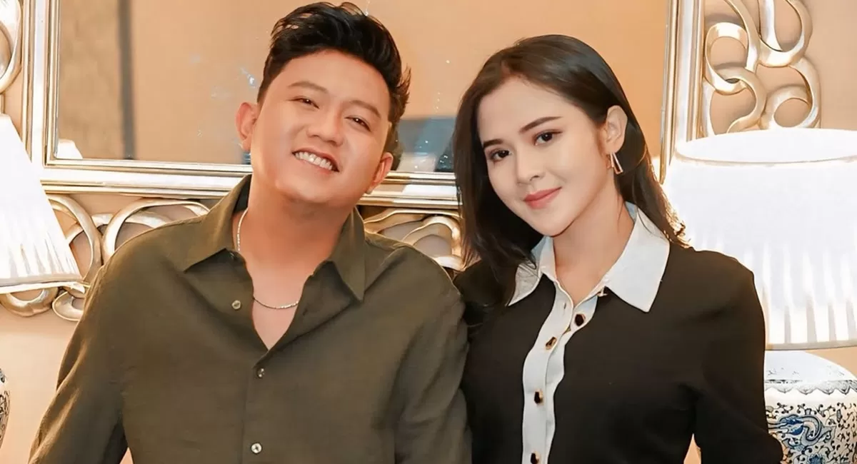Potret Denny Caknan dan Bella Bonita yang menyampaikan permintaan maaf usai konten unggahan mereka dikritik karena menyinggung penyandang disabilitas (Instagram/bellabonita_r.a)