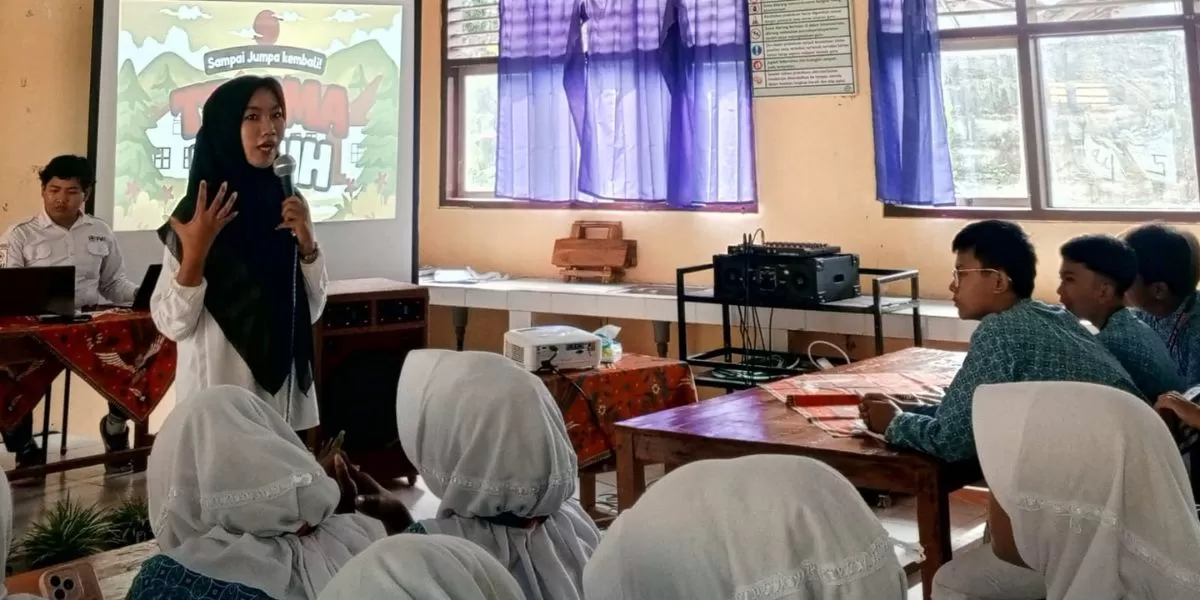 Kegiatan edukasi PHBS di SMPN 13 Jember (Dok. PMI Jember)