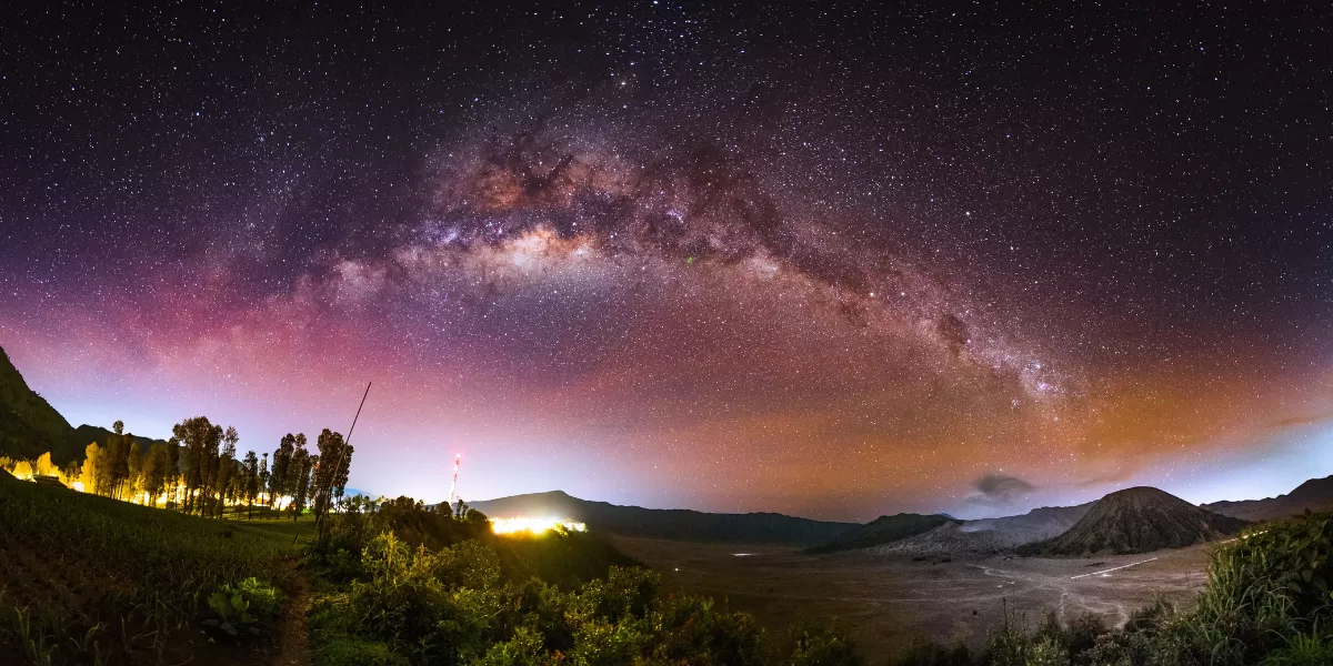 Malam 1 Suro. (Pexels/Martin Marthadinata)