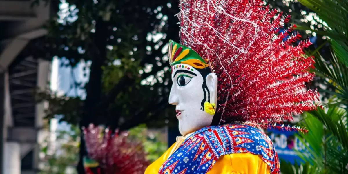 Ondel-ondel, boneka raksasa khas Betawi (indonesia.travel)