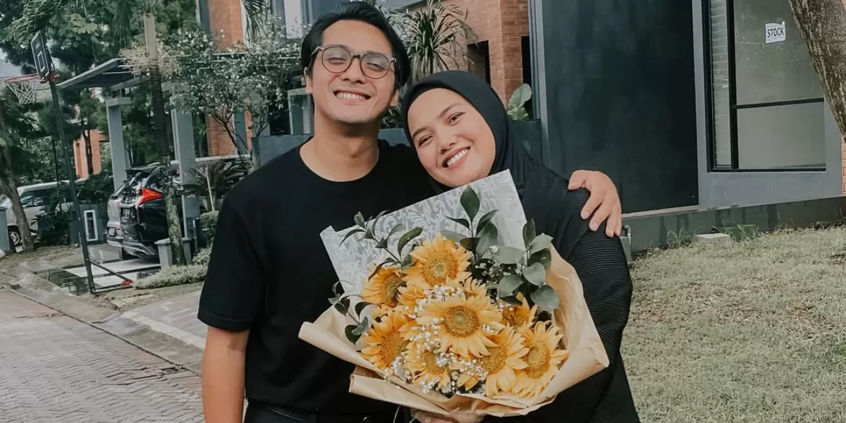 Tiba-tiba banget! 13 tahun berumah tangga dengan Herfiza Novianti, Ricky Harun ingin segera gendong cucu! (Instagram/rickyharun)
