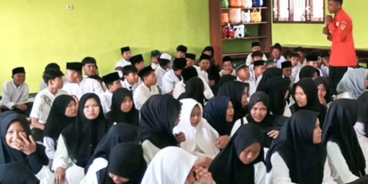 Korps Sukarela (KSR) PMI Unit Markas Kabupaten Jember kembali melaksanakan program Road Show untuk yang keempat kalinya. (Dok. PMI Jember)