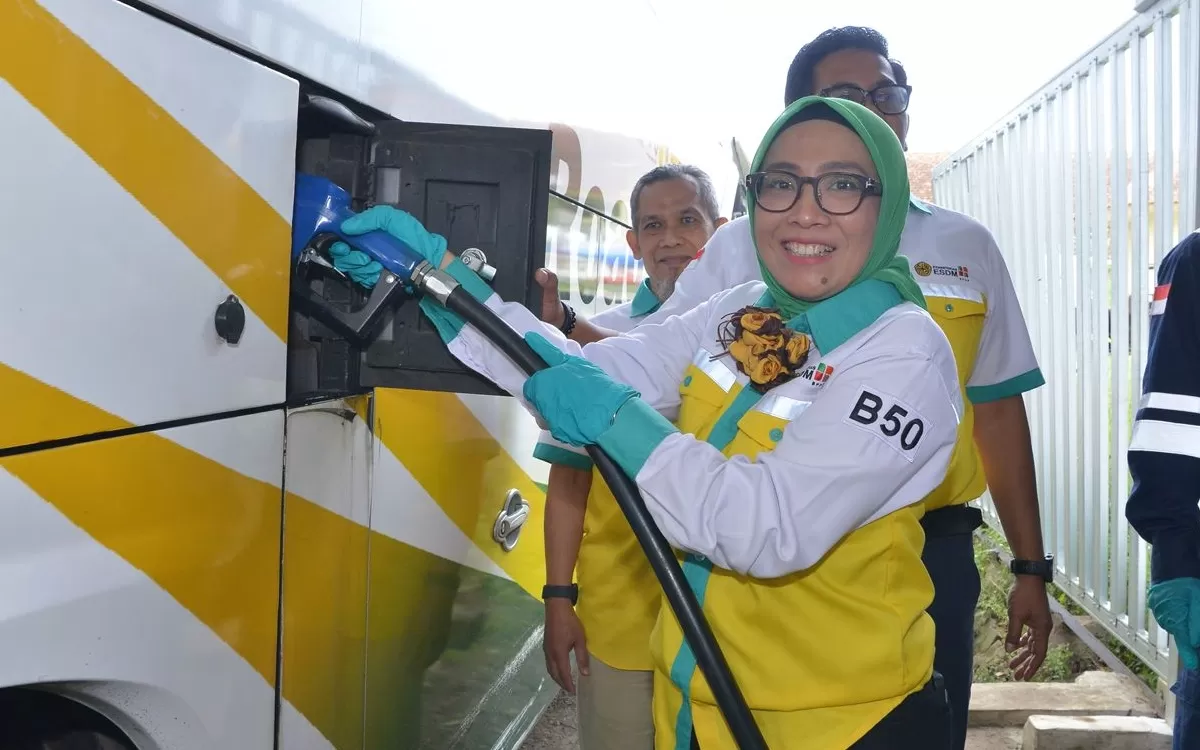 Kementerian ESDM siap luncurkan B50, campuran bahan bakar solar dan minyak kelapa sawit yang diklaim lebih ramah lingkungan (esdm.go.id)