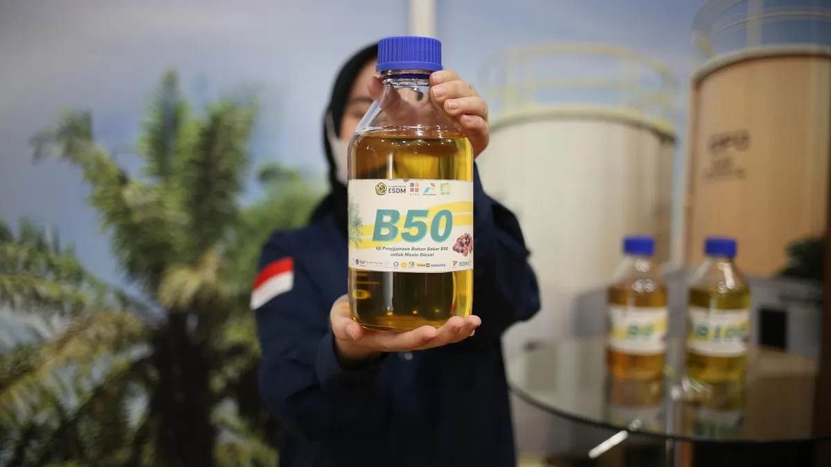 Potret B50, bahan bakar campuran solar dan minyak kelapa sawit yang rencananya akan dipasarkan di Indonesia dan diklaim lebih ramah lingkungan (esdm.go.id)