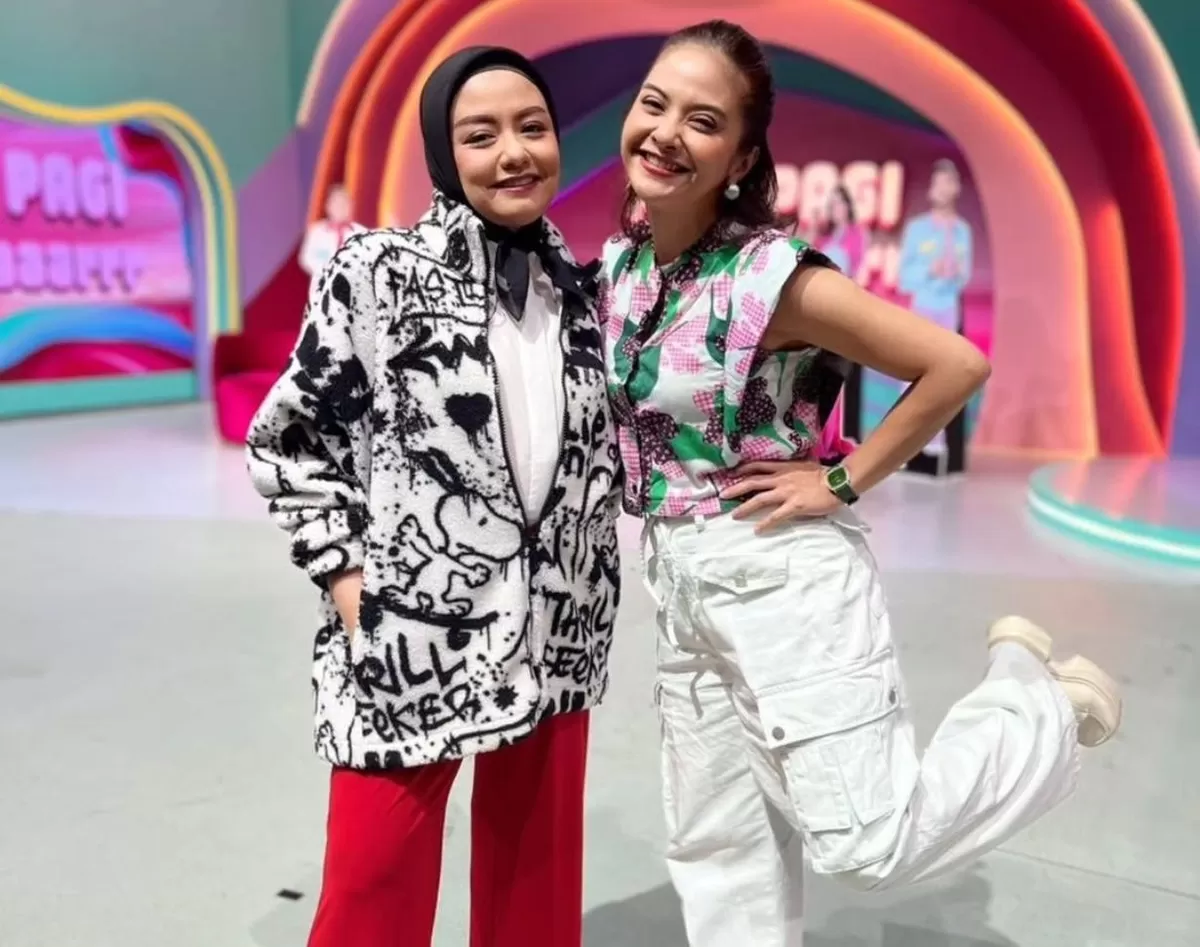 Grup T2 merasa bahagia dan tetap santai saat anak-anak Gen Z dan gen Alpha tahu lagu lama mereka, walau tidak kenal siapa penyanyinya.  (Instagram.com/@tika_ramlan.)