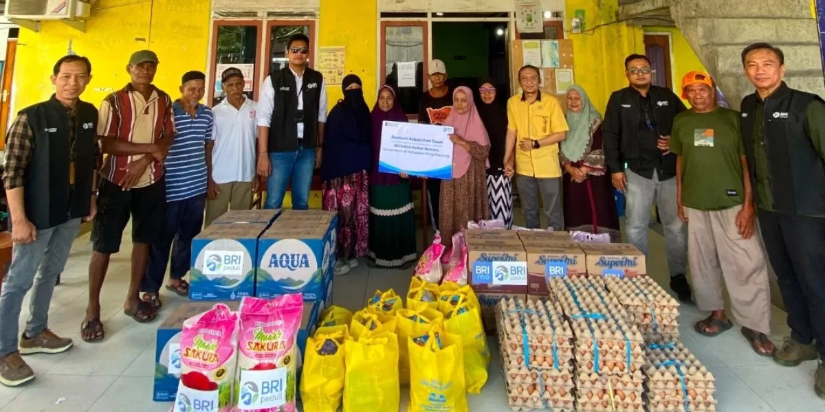 Penyaluran bantuan untuk warga terdampak gempa bumi oleh BRI Cabang Parigi Moutong.  (Dok.BRI Parigi Moutong)