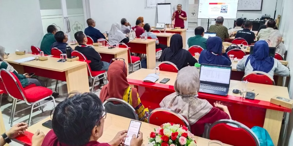 Kegiatan evaluasi UDD PMI Jember dalam mempersiapkan sertifikasi CPOB BPOM  (Dok. PMI Jember)