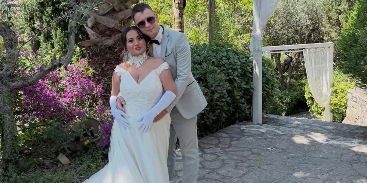 Potret Lina Mukherjee yang menikah dengan bule asal Italia, Luca Spiteri. Pamer nama panggilan baru sebagai Mrs. Spiteri (Instagram/lilulinamukherjee)