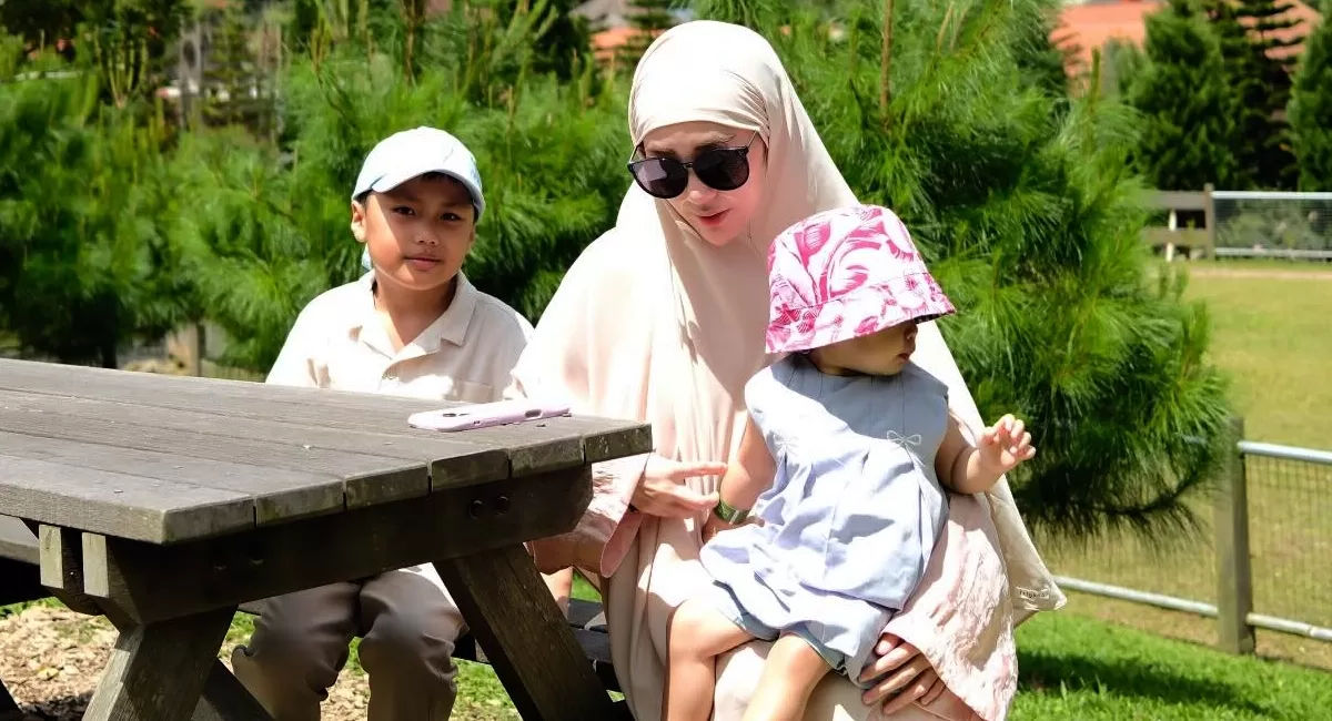 Potret Larissa Chou kini fokus menjadi ibu terbaik untuk kedua buah hatinya di tengah proses perceraian dengan Ikram Rosadi (Threads/larissachou)