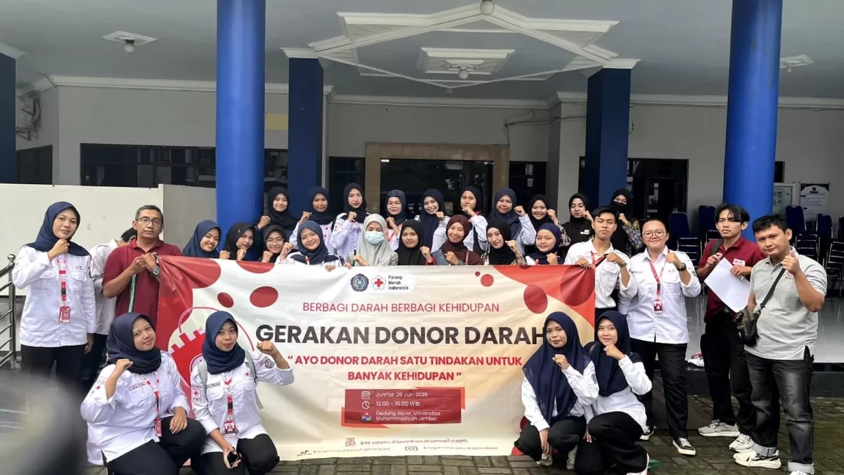KSR PMI unit Unmuh Jember saat menggelar aksi donor darah (Dok. PMI Jember)