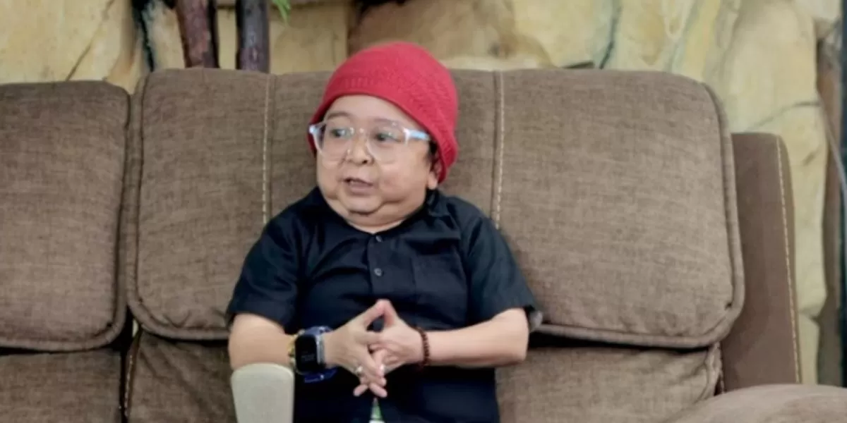 Daus Mini dan tim kuasa hukumnya resmi mensomasi beberapa akun yang diduga menyebarkan konten atau narasi palsu yang berpengaruh negatif serta kesalahpahaman publik.  (YouTube/@Rhoma Irama Official.)