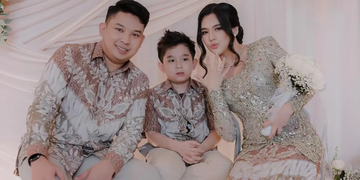6 Tahun Menjanda, DJ Una Akhirnya Dilamar Sang Kekasih dan Pamer Cincin Tunangan!