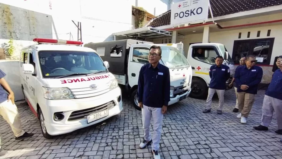 Kepala PMI Jember saat cek armada (Dok PMI Jember)