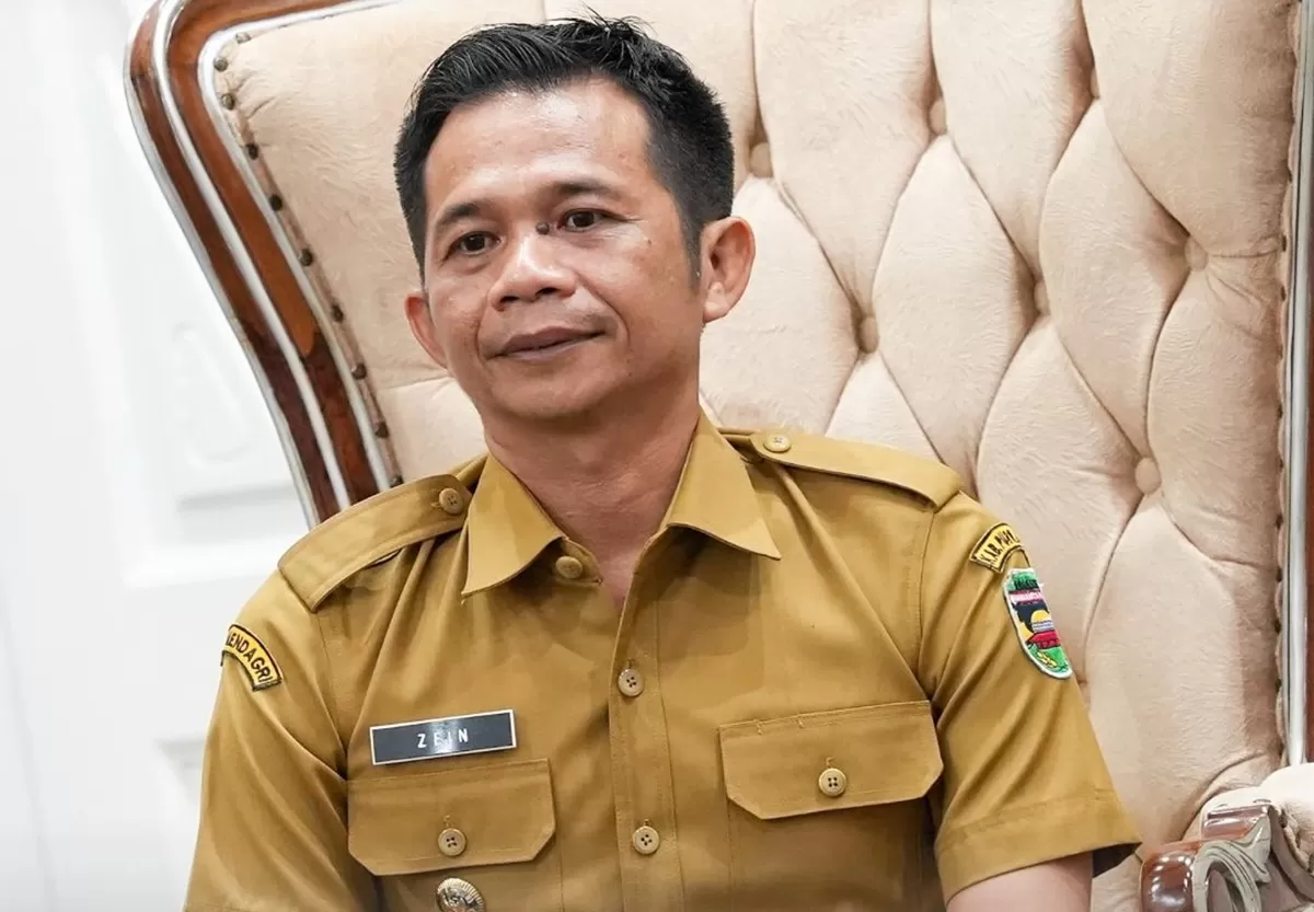 Potret Bupati Purwakarta, Saepul Bahri Binzein (Om Zein) yang menuai kontroversi karena lirik lagu 'lalaki langit' ciptaannya dinilai merendahkan perempuan (Instagram/bupatikabpurwakarta)