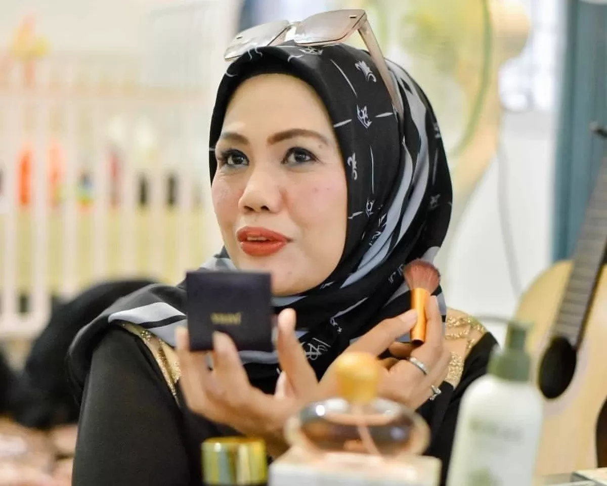 Elly Sugigi memutuskan merubah bentuk hidung dan kelopak matanya dengan oplas karena sudah tidak tahan lagi menanggung berbagai hujatan yang harus diterimanya. (Instagram.com)