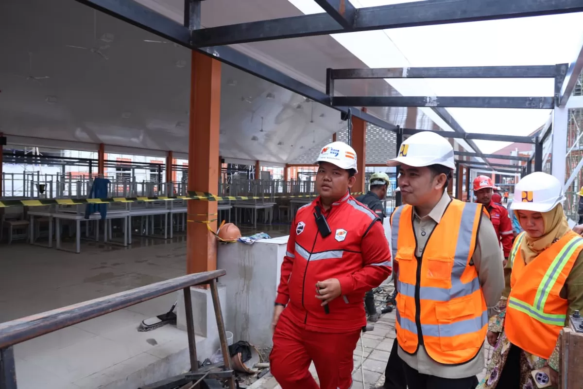 Bupati Gus Fawait saat meninjau lokasi pembangunan Sekolah Rakyat. (M Purnomo/SketsaNusantara.id)