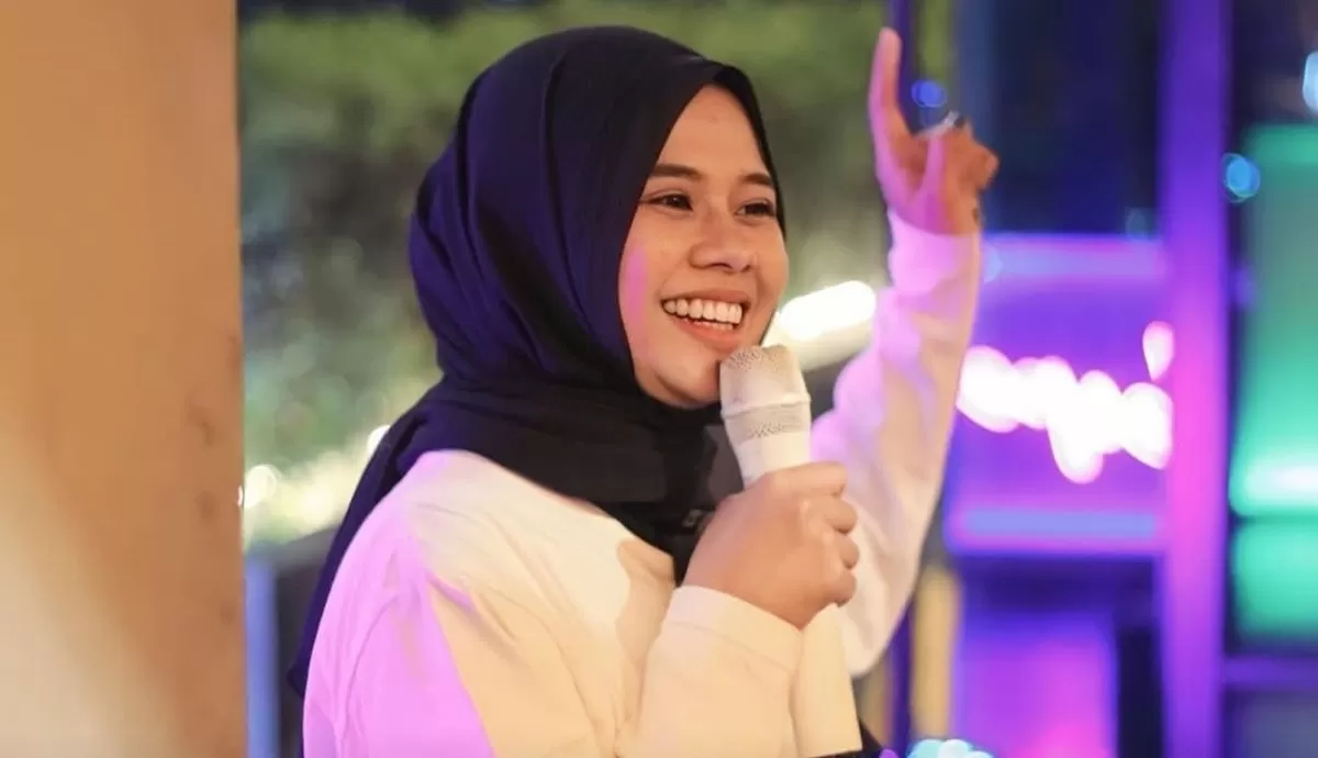 Potret komika Mega Salsabila yang mengaku didatangi polisi gegara konten video satir yang menyinggung soal penggeledahan rumah Jampidsus viral di medsos (Instagram/mega_salsabillah)