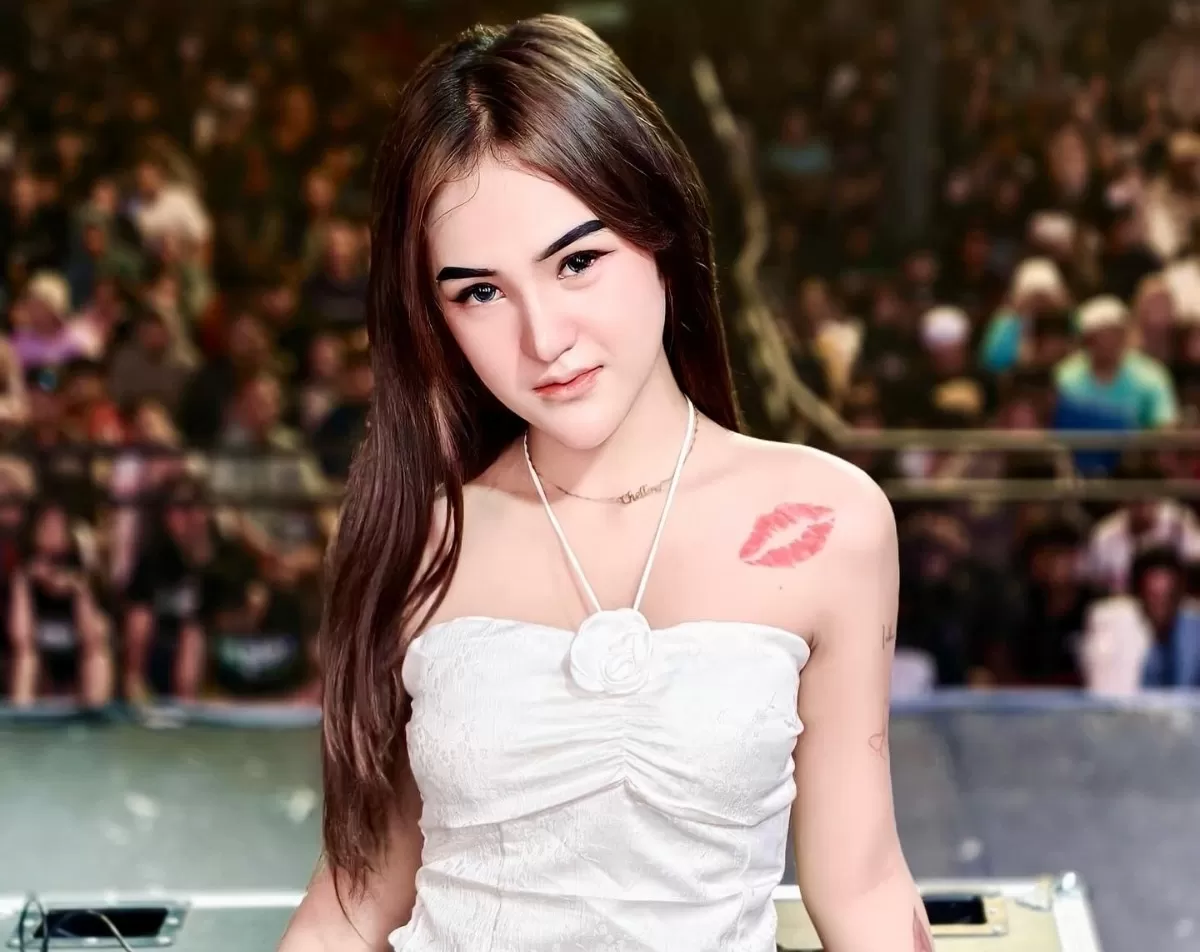 Icha Chellow dikenal sebagai sosok penyanyi yang kariernya dalam dunia hiburan diwarnai dengan berbagai hal-hal kontroversial. (Instagram/@ichachellow_real.)