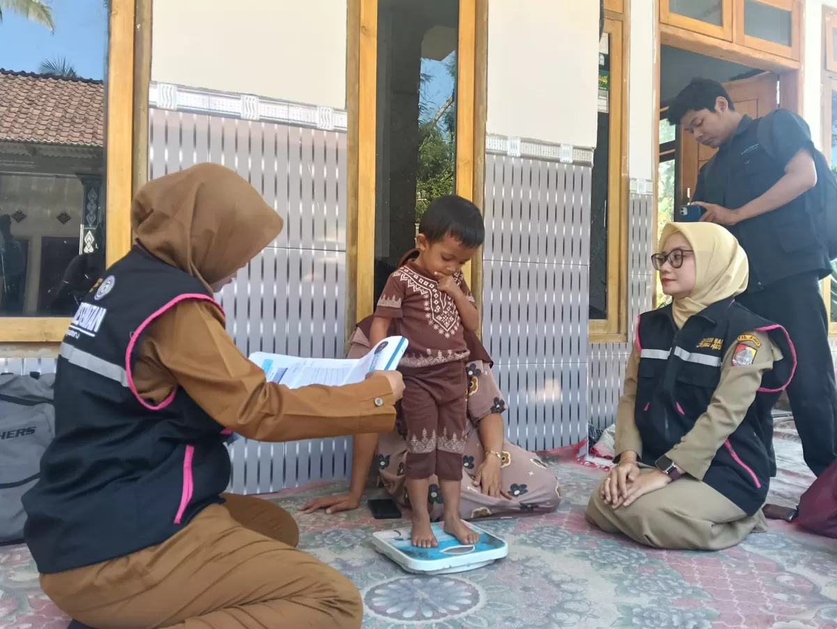 Pemeriksaan door to door (Dok Diskominfo Jember)
